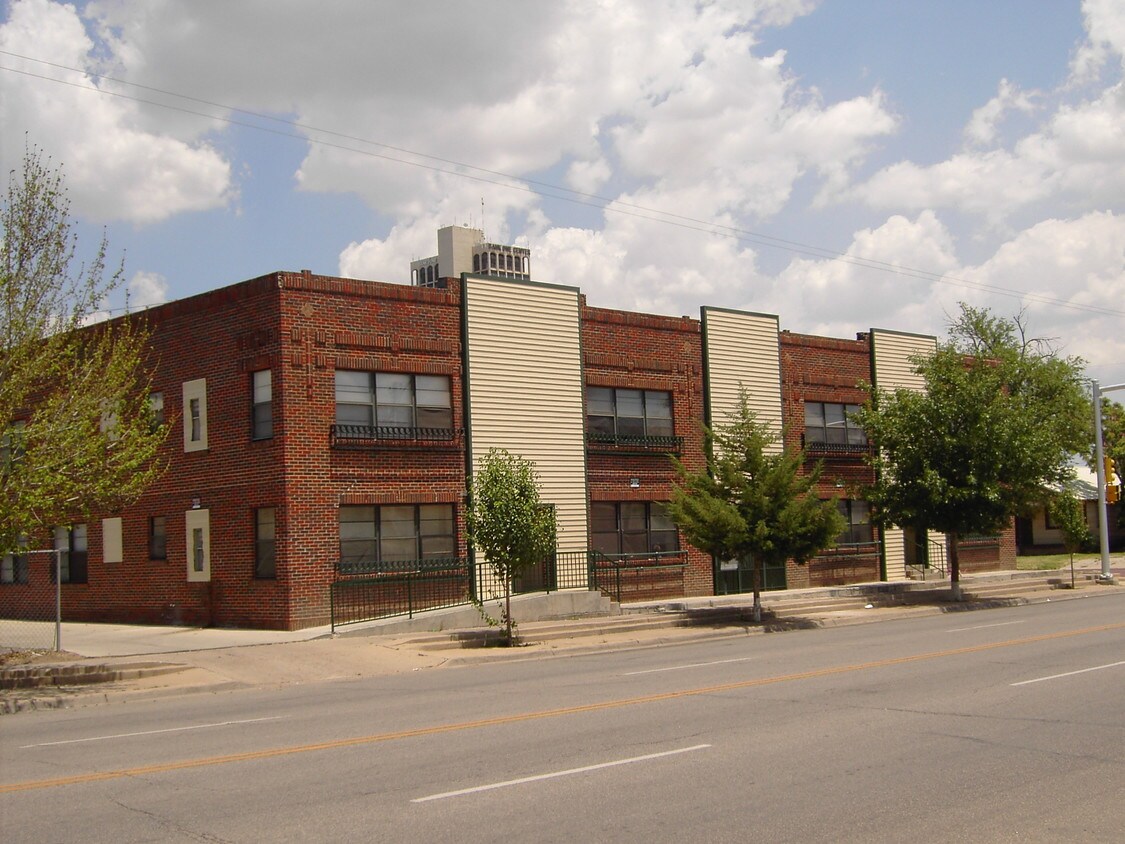 Primary Photo - 500 Sw 10th Avenue