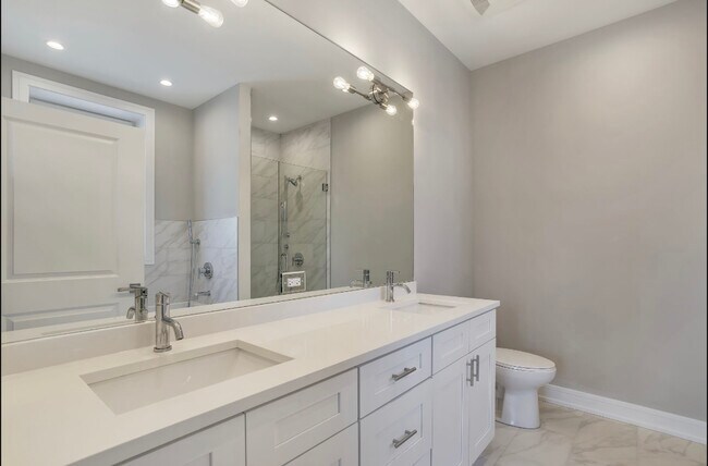 Foto del edificio - 3759 S Lake Park Ave