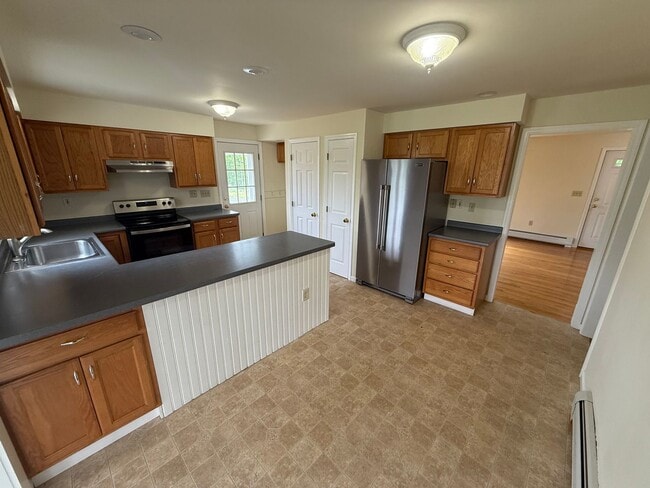 Foto del edificio - Nice 3/4 bedroom and 2 baths Cape for rent!
