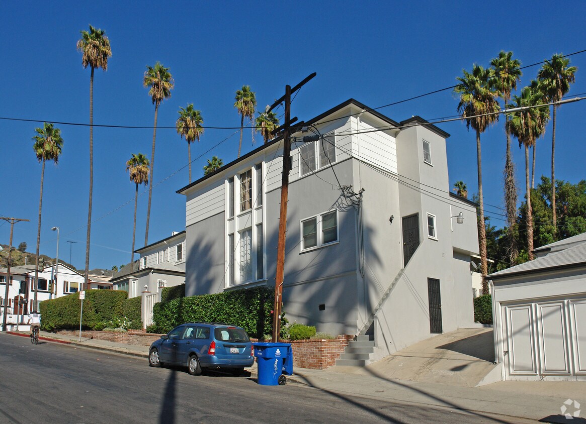 Building Photo - 7470 Hollywood Blvd