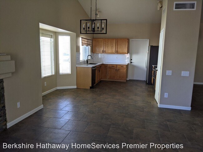 Building Photo - 2600 W Camino Del Grijalva