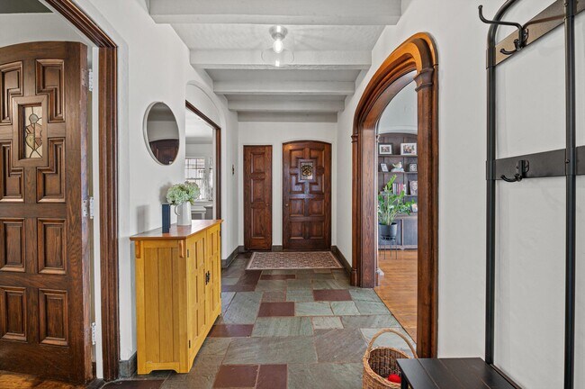 Foto del edificio - 2835 N Lake Dr