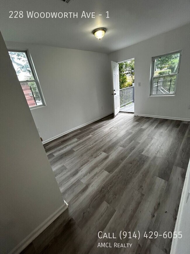 Foto del edificio - 228 Woodworth Ave