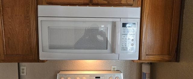 Foto del edificio - 9811 Walnut St