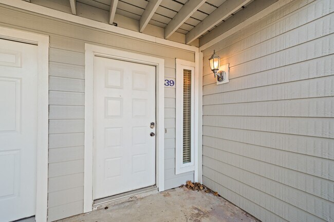 Building Photo - 39 Hideaway Dr