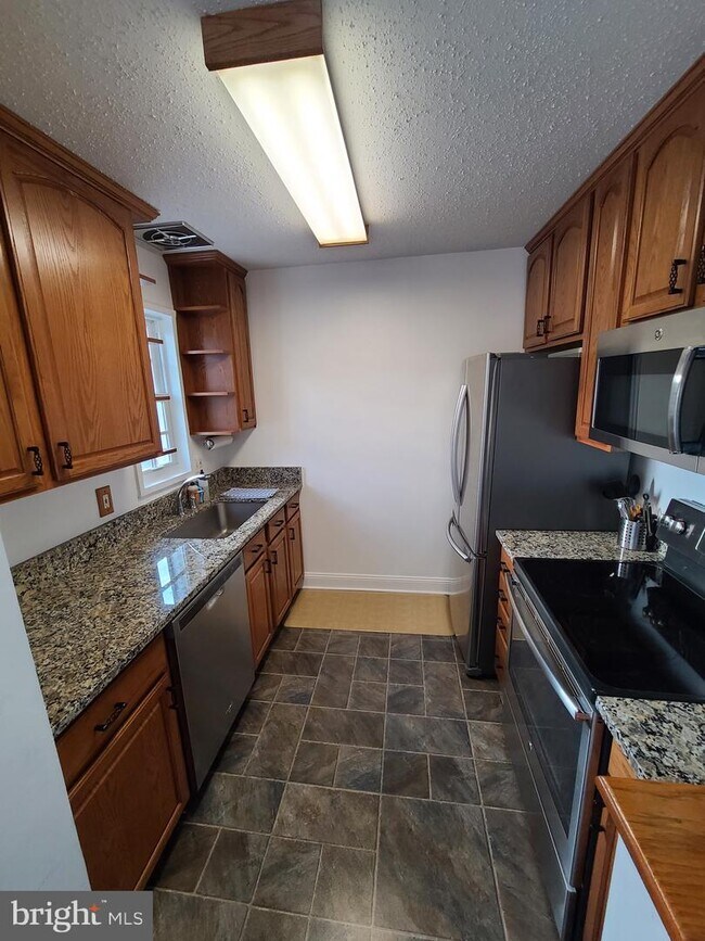 Foto del edificio - 1704 W Abingdon Dr