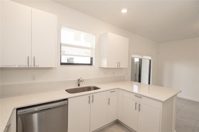 Foto del edificio - 270 SW 159th Pl