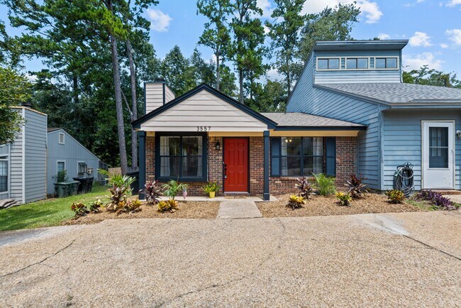 Building Photo - 2/2 Townhome