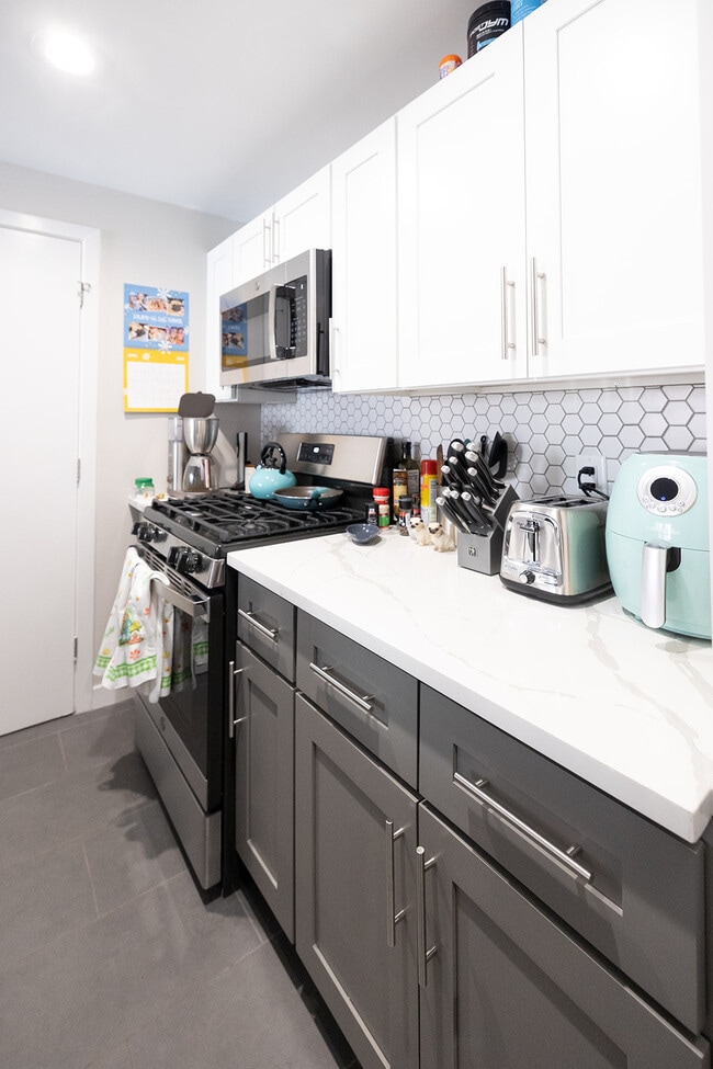 Building Photo - 1661-1663 Washington St. Unit 104