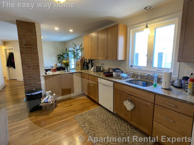 Foto del edificio - 80 Ten Hills Rd