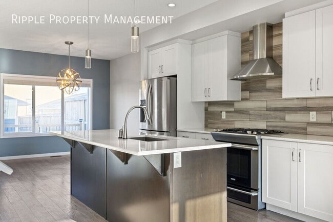 Building Photo - Modern 2 Beds, 3.5 Baths Duplex | 2 Dogs A...