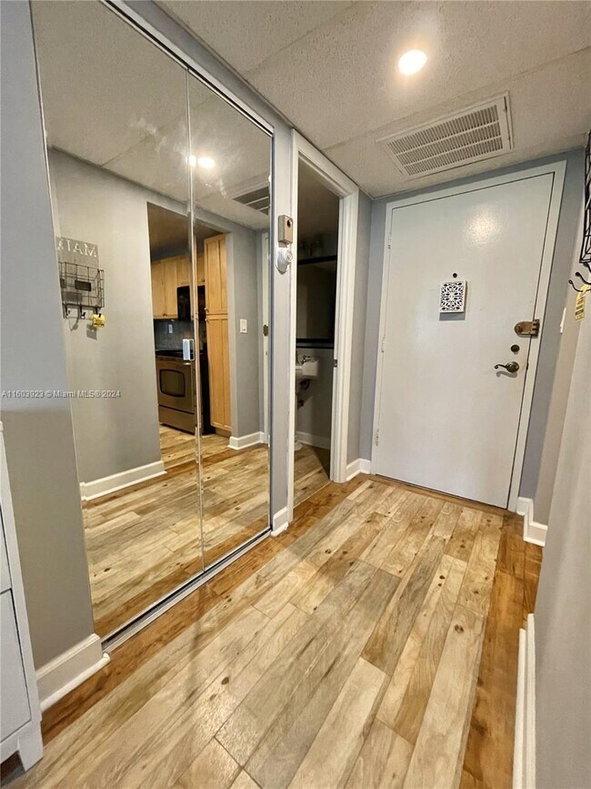 Foto del edificio - 2751 Taft St