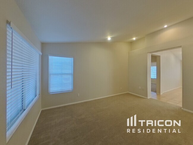 Foto del edificio - 1411 W Villa Theresa Dr