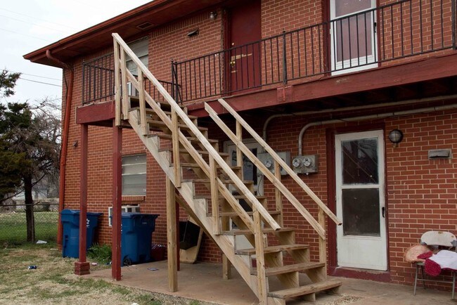 Building Photo - Capitol Estates Apartments