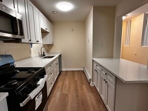 Building Photo - 435 Oaklawn Ave