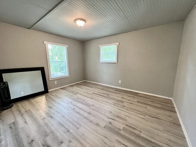 Building Photo - 62 Mandalay Dr
