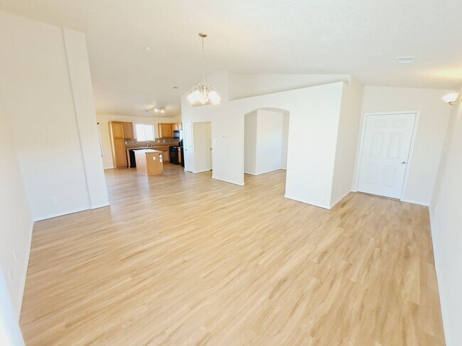 Foto del edificio - 3 bed 2 bath 1575 sq ft home