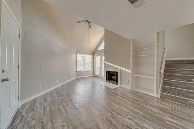 Foto del edificio - 9815 Walnut St
