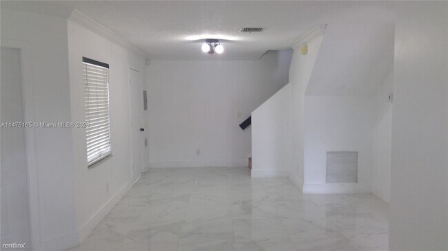 Building Photo - 3 br, 2.5 bath House - 12602 SW 54th St # 0