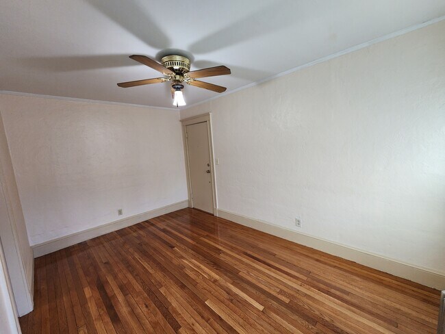 Building Photo - 206 Presidents Ln