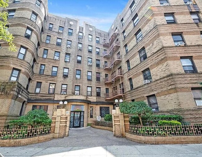 Foto del edificio - 1120 Brighton Beach Ave