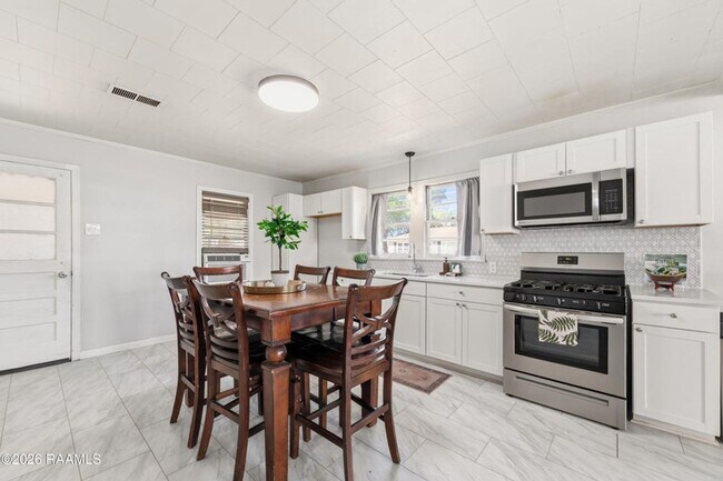 Foto del edificio - FOR RENT in LAFAYETTE!