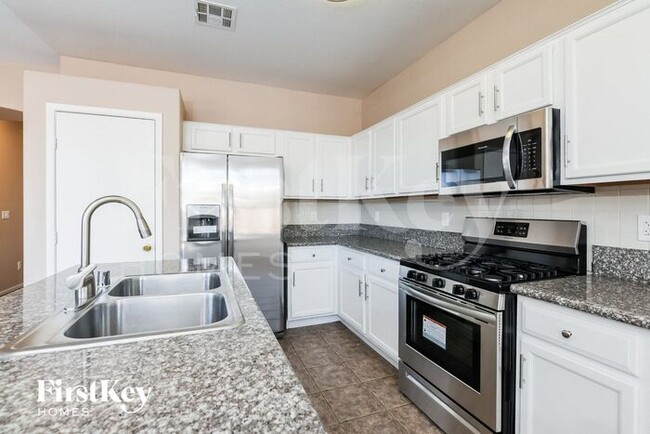 Foto del edificio - 5008 Sparkling Sky Ave