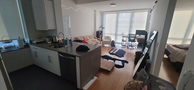 Foto del edificio - 606 W 57th St