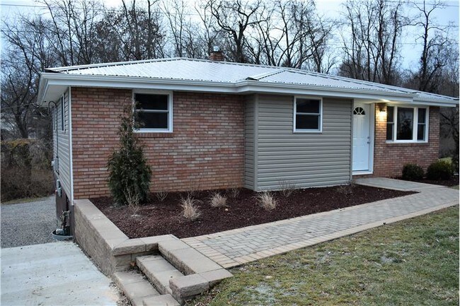 Building Photo - 157 Karen Pl
