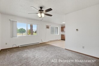 Building Photo - 725 Dakota Dr
