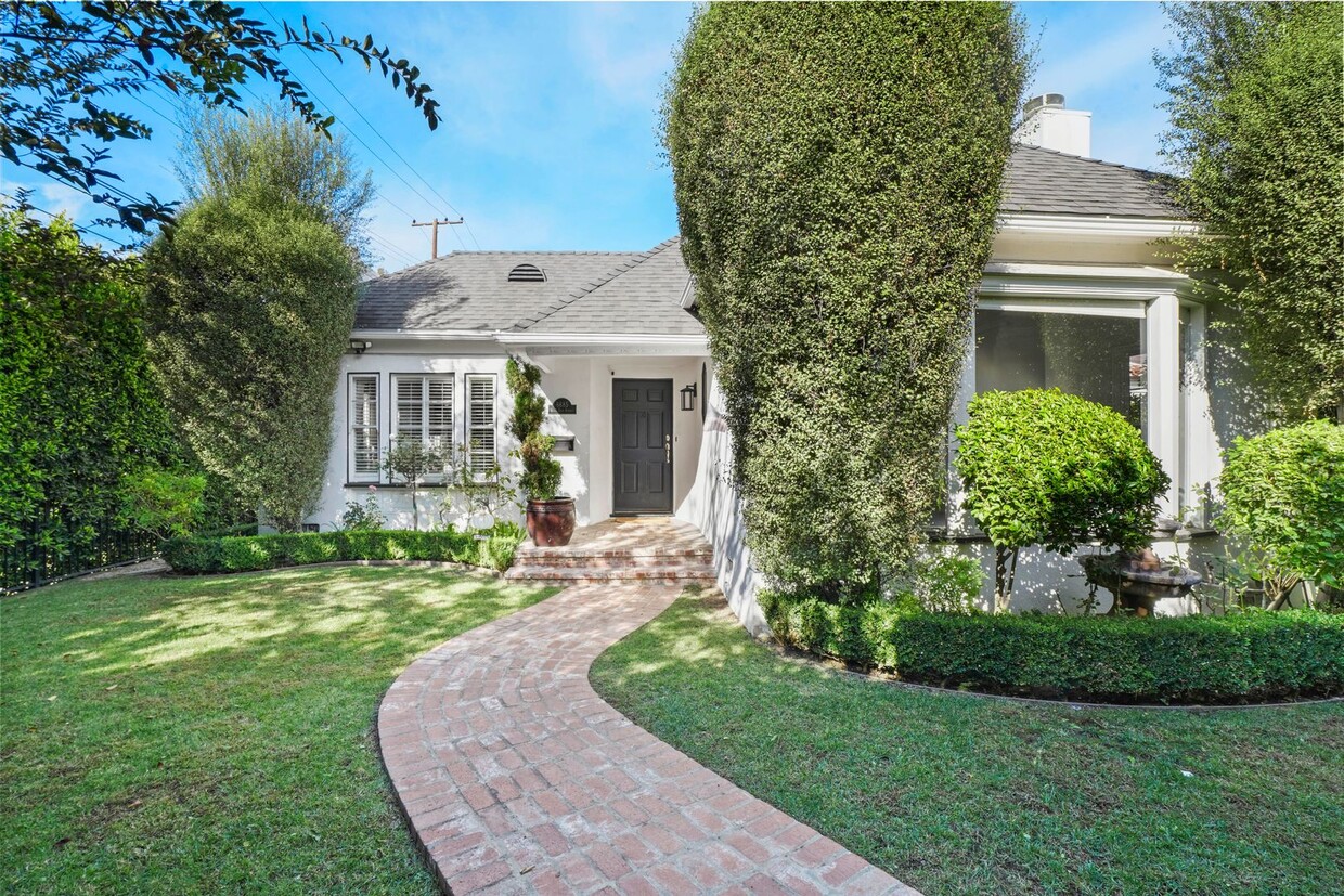 Foto principal - Beverly Grove 3bed 4bath Stunning home!