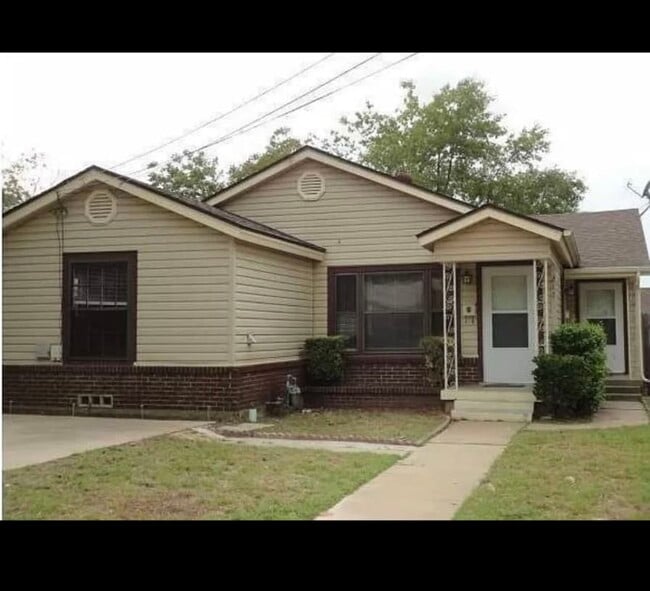 Building Photo - 217 Merritt St