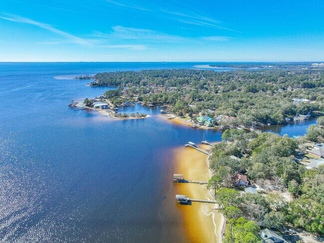 Building Photo - Waterfront Home in Niceville on the Bay wi...