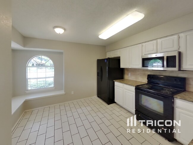 Building Photo - 1008 W Lovers Ln