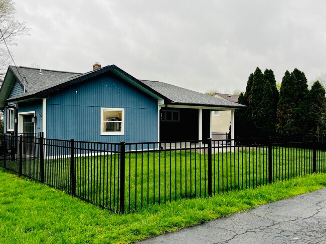 Building Photo - 779 S Pendleton Ave