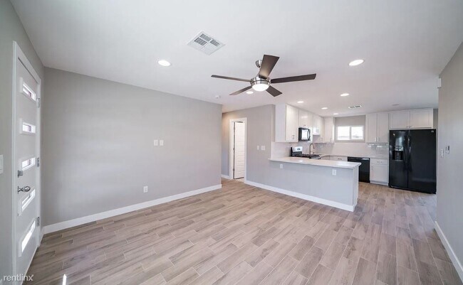 Building Photo - 4 br, 2 bath House - 1710 N Oleander St