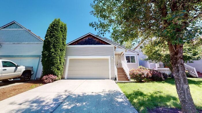 Primary Photo - Great Sandy Location, Light & Bright Floor...