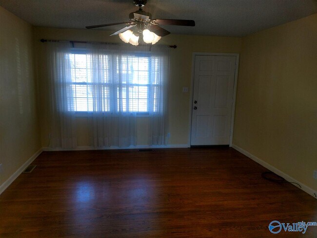 Foto del edificio - 11012 Crestfield Dr SE