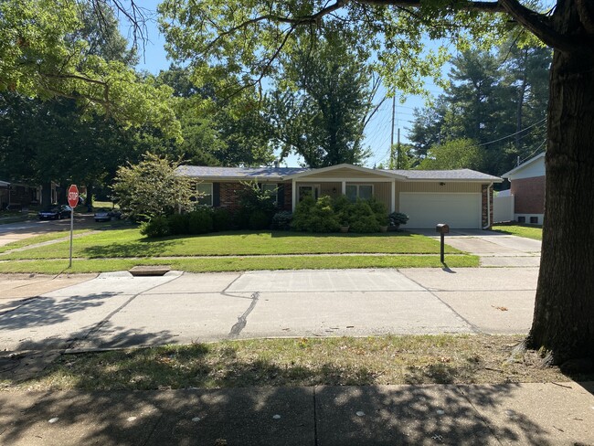 Building Photo - 1208 Eagleshire Dr