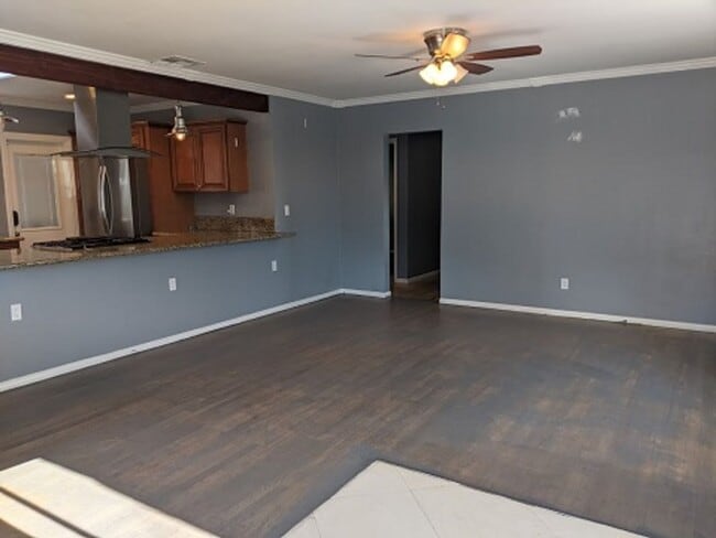 Building Photo - 4 Bedroom- 3 Bathroom Single Story Home wi...
