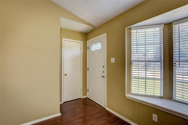 Foto del edificio - 4624 Baytree Dr