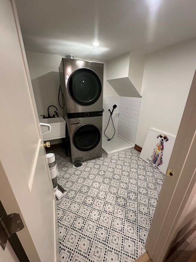 Building Photo - 3139 Benton St