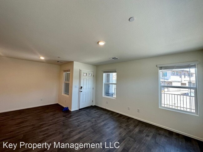 Building Photo - 3 br, 2.5 bath House - 1124 Meadow Sparrow Pl