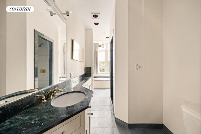 Foto del edificio - 134 W 13th St