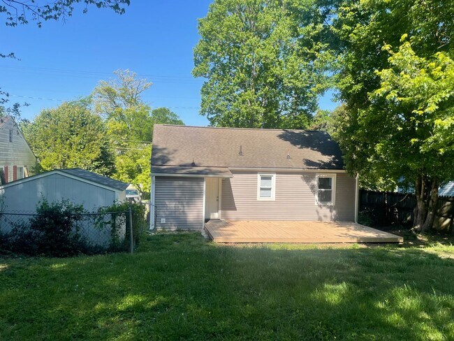 Foto del edificio - Knoxville 37920 - Adorable 2 bedroom 1 bath home in the Heart of South Knoxville-Pet Friendly - C...