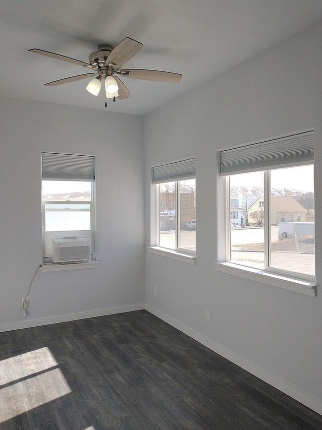 Building Photo - 202 1/2 Cedar