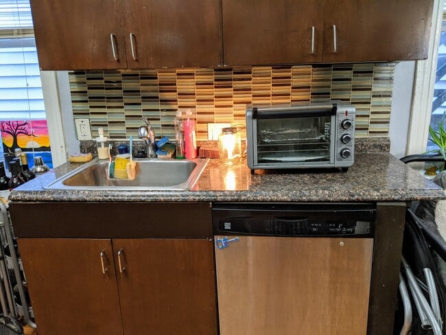 Building Photo - 1830 W 17th St