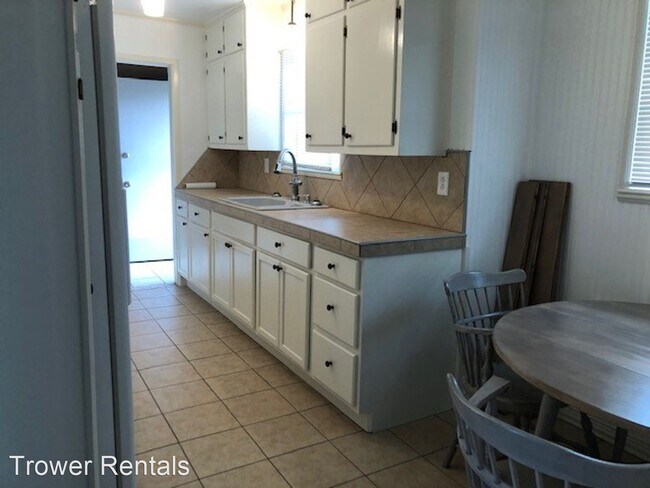 3 Br 1 Bath House 2807 E 11th Street For In 2807 E 11th Street