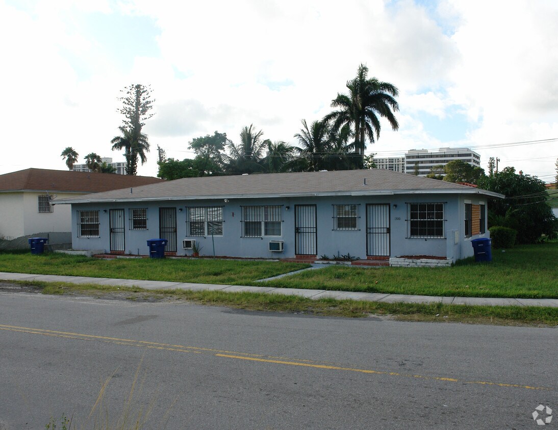 1300 NE 111th St, Miami, FL 33161 Rentals in Miami at 1300 NE 111th St