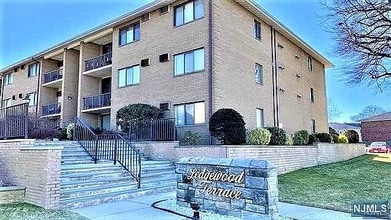 Building Photo - 466 A Liberty St